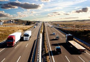 Zabudowa busa – jak przekształcić busa w funkcjonalne mieszkanie na kółkach?