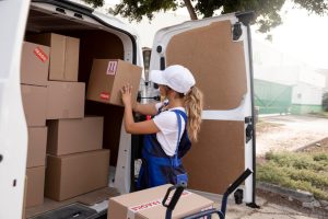 Zabudowa busa – jak przekształcić busa w funkcjonalne mieszkanie na kółkach?