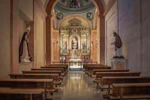 Filmy Religijne i Śpiewniki: Bogata Oferta Dla Wiernych